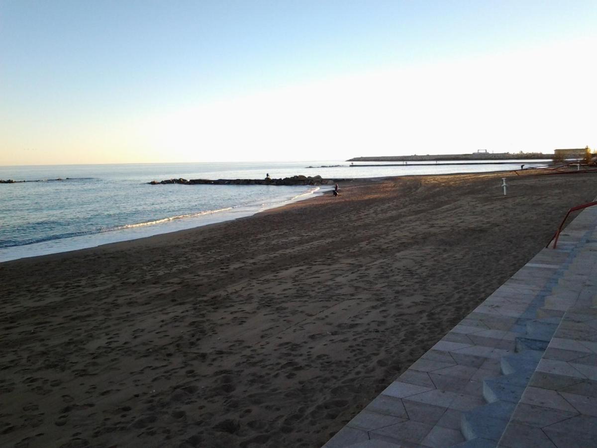 Apartamento Estudio Linea De Playa Vinaros Bagian luar foto